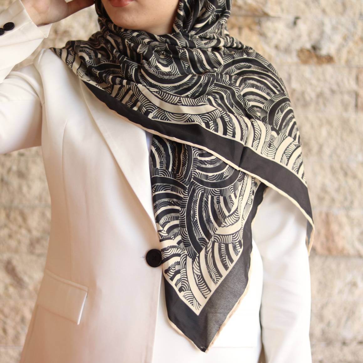 روسری مجلسی مشکی طلایی
