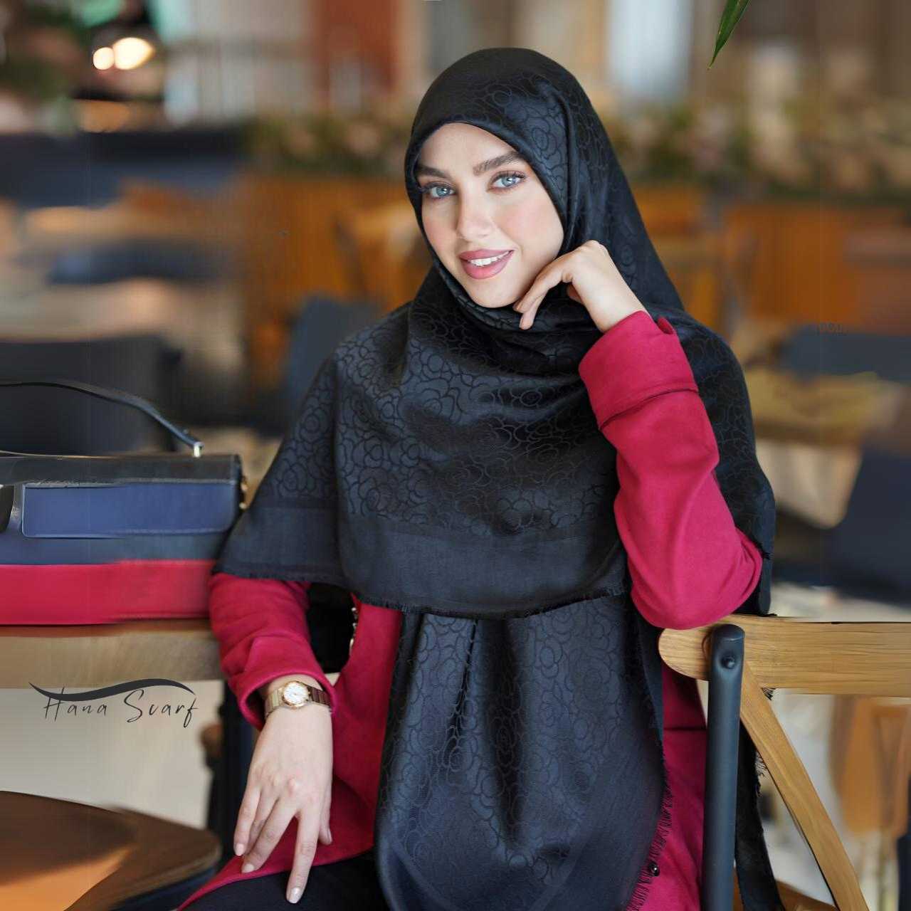 روسری مشکی مجلسی طرح گل