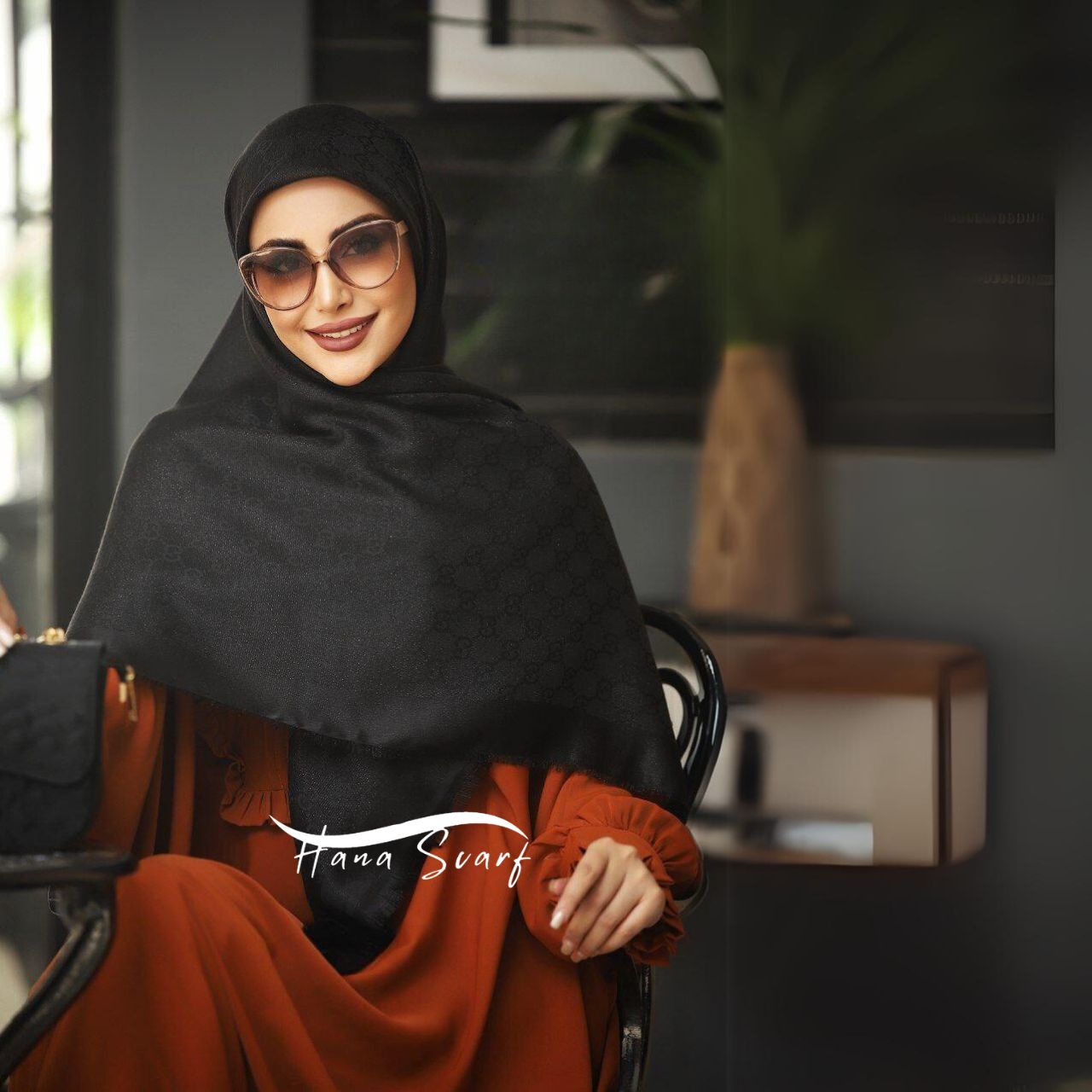 روسری مشکی محرمی طرح گوچی ریز